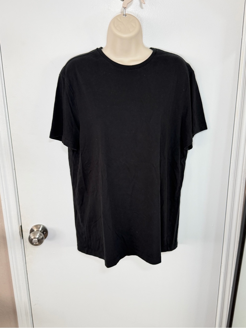 Classic Black Crewneck T-Shirt - L